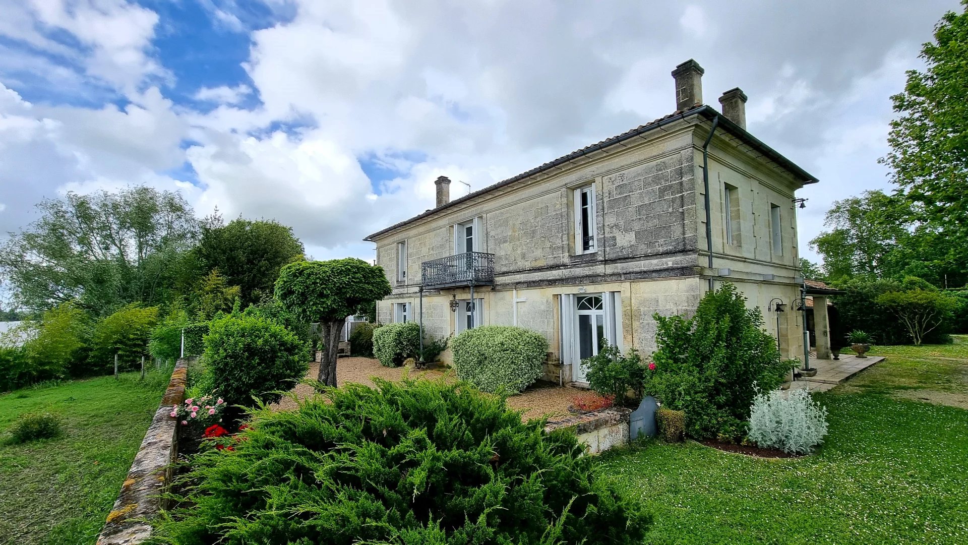 Maison de maître au bord de la Dordogne
