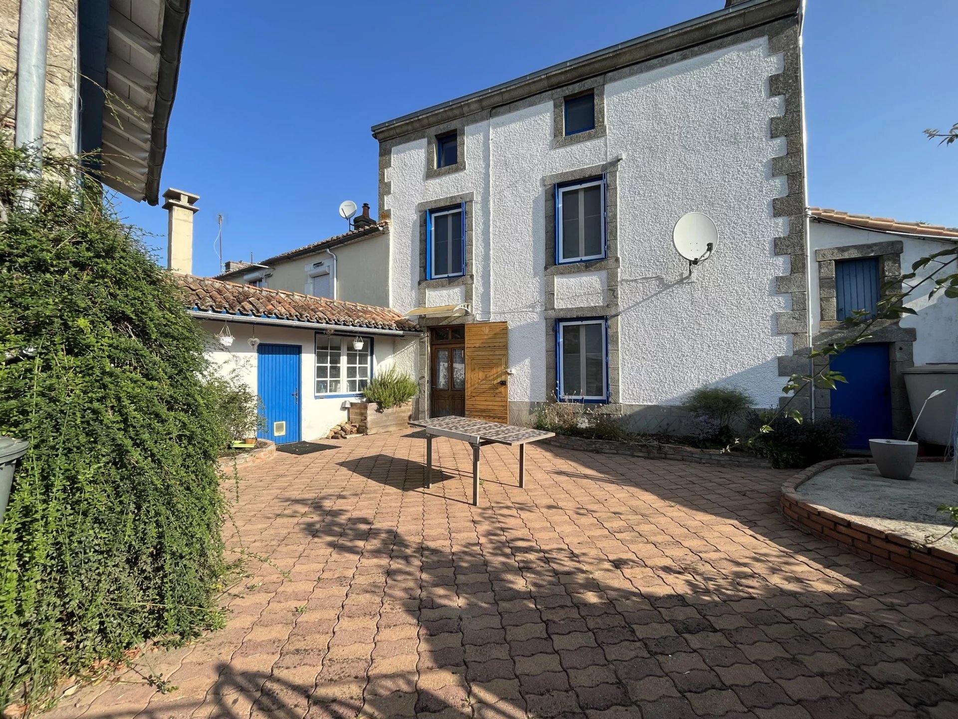 Jolie maison en bordure de village avec terrain, près de Parthenay