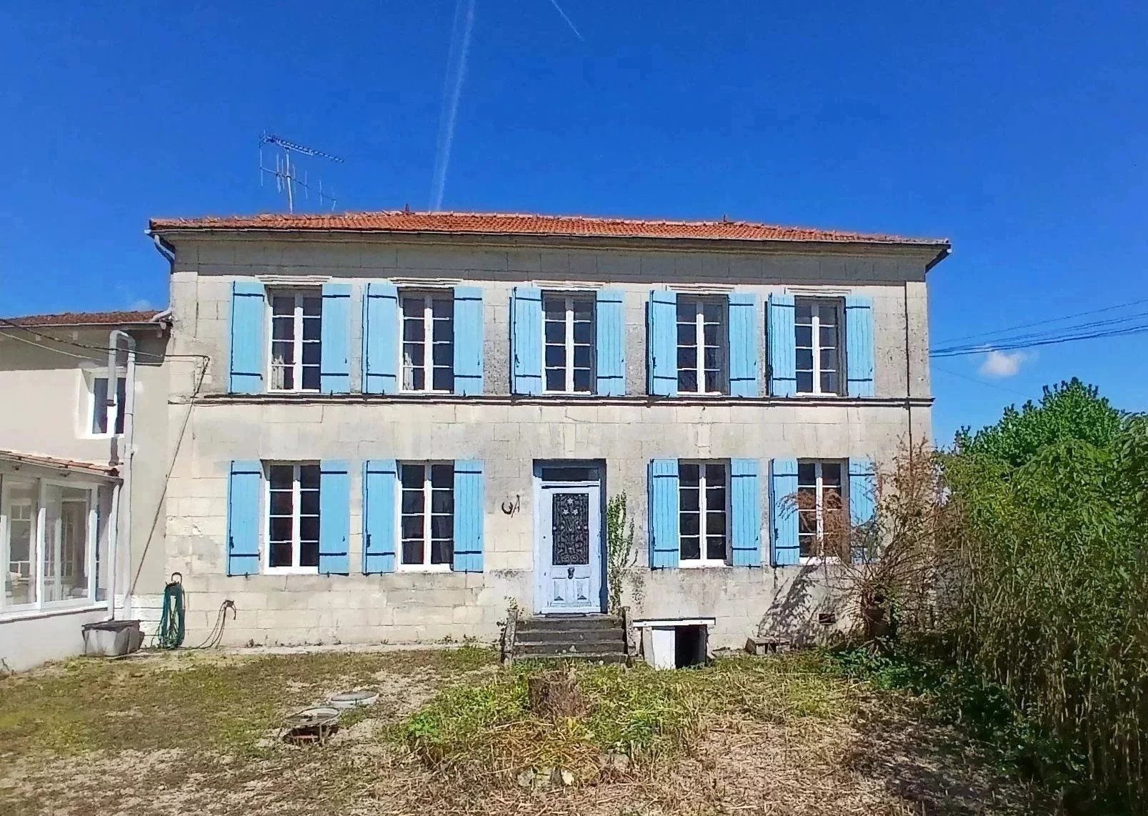 Spacious Charentaise house