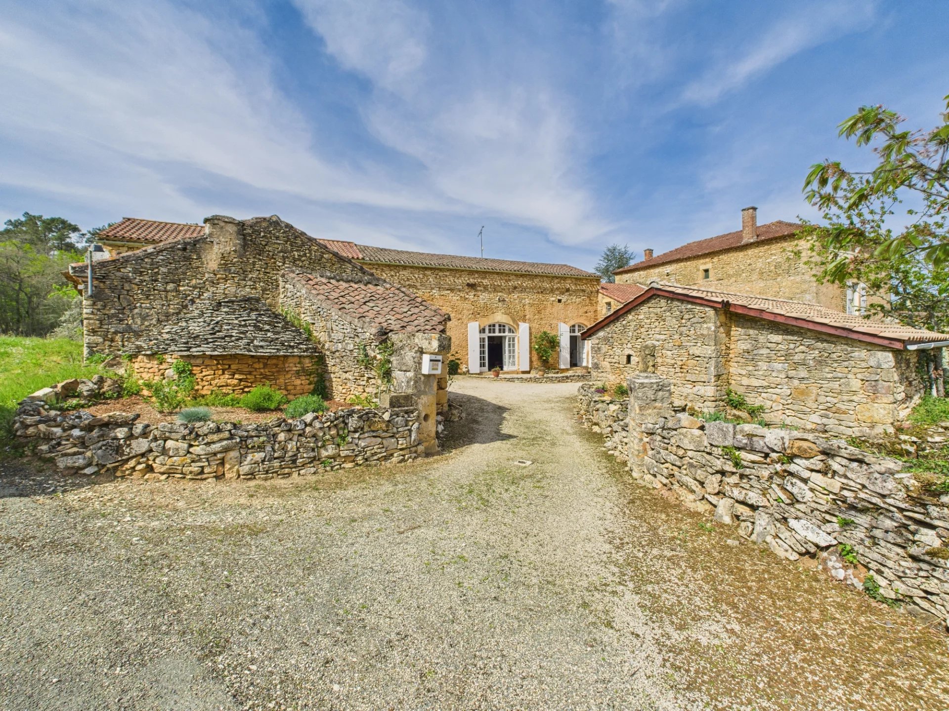 Beautiful property in a stunning green setting