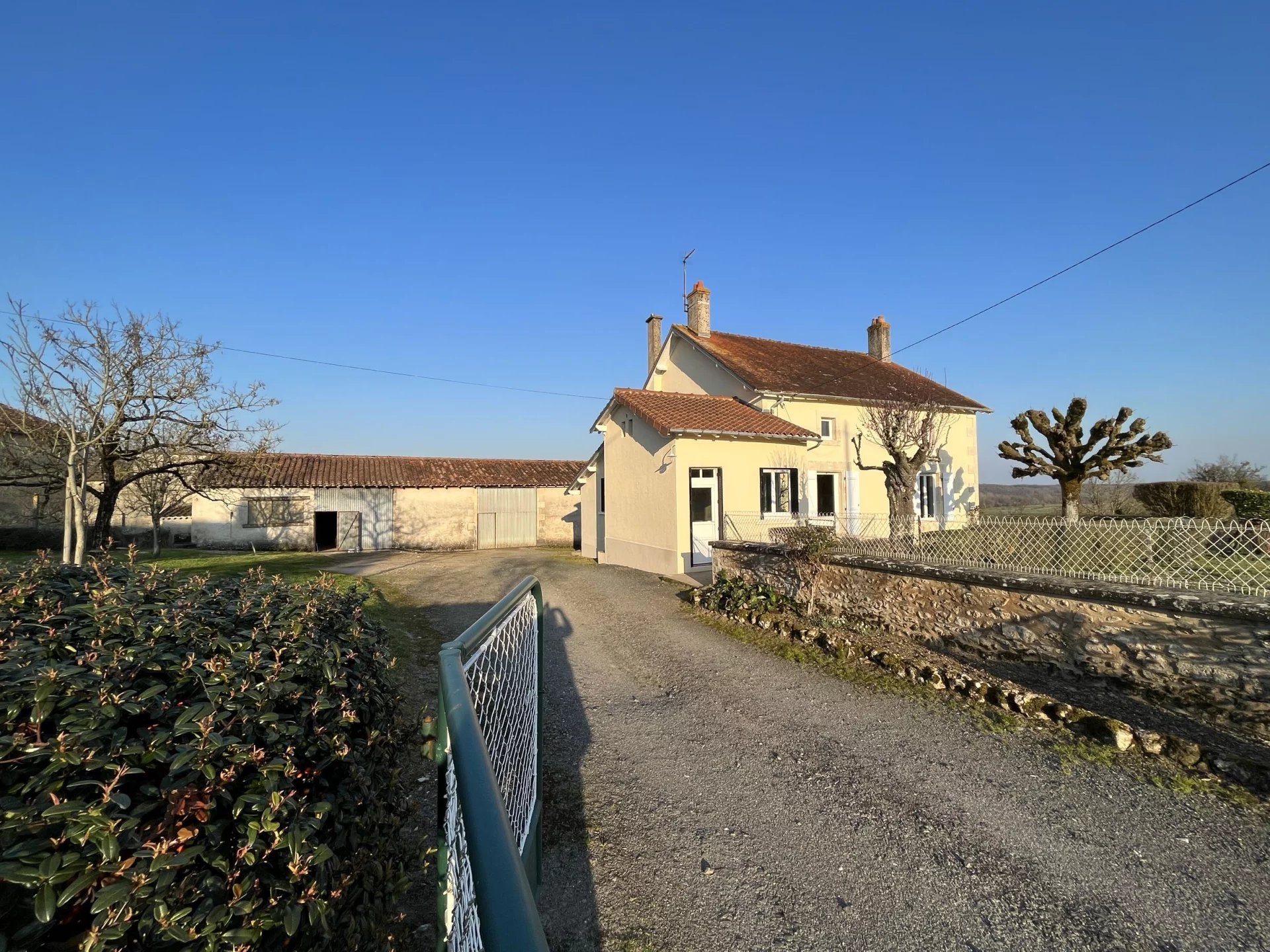 2 Houses for the price of 1 close to Montmorillon