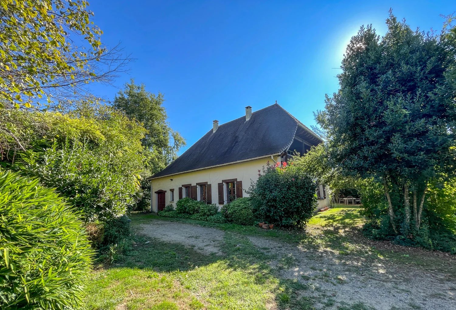 Detached house in peaceful surroundings - close to a village with good amenities.