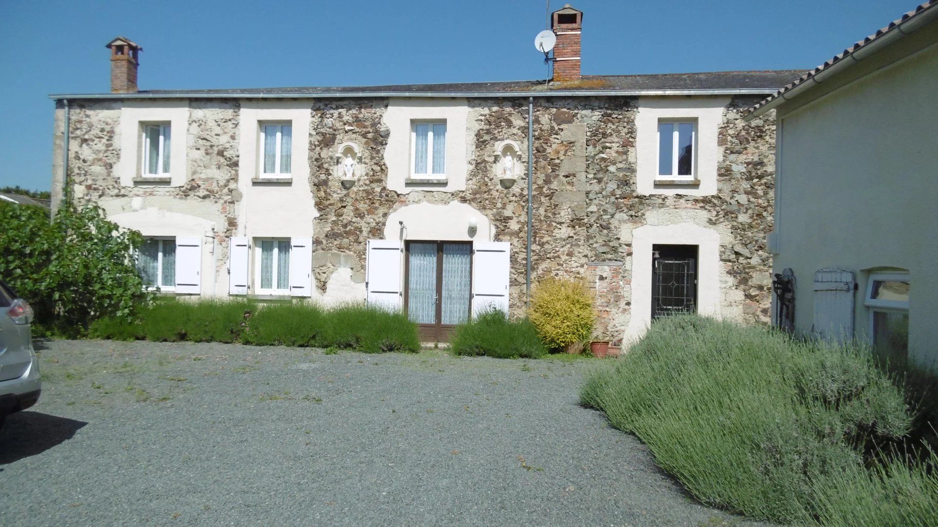 Former school house with pool and guest cottage