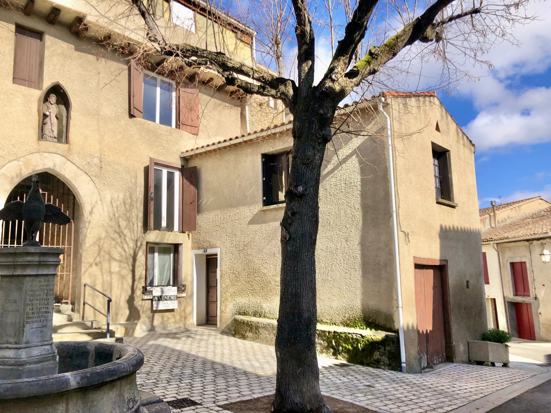 Medieval property at the heart of a pretty village