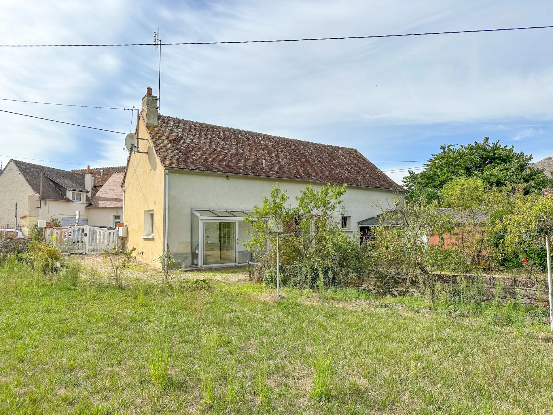 Propriété bien localisée, avec seulement des rafraîchissements à prévoir