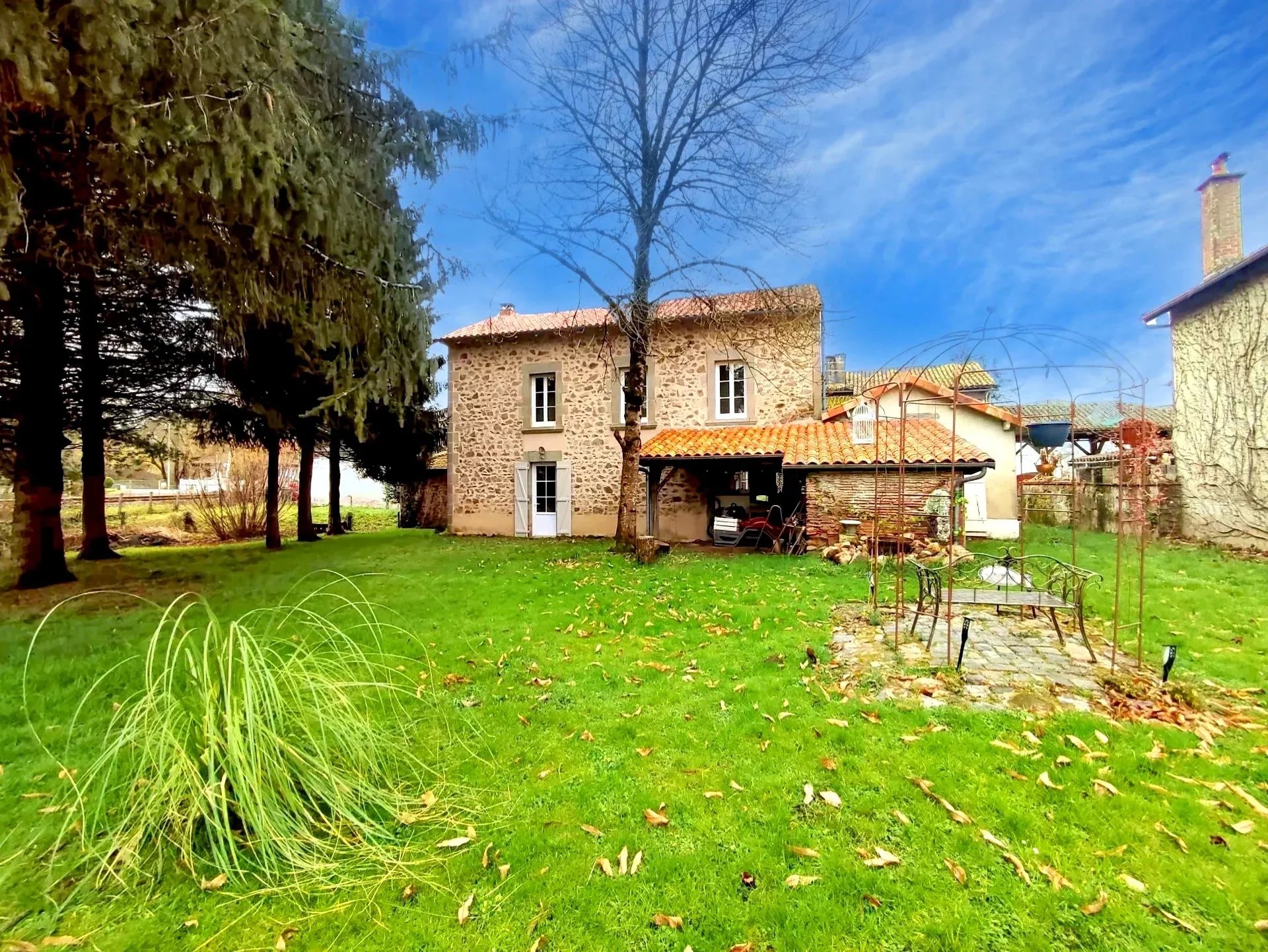 Maison de village entièrement rénovée
