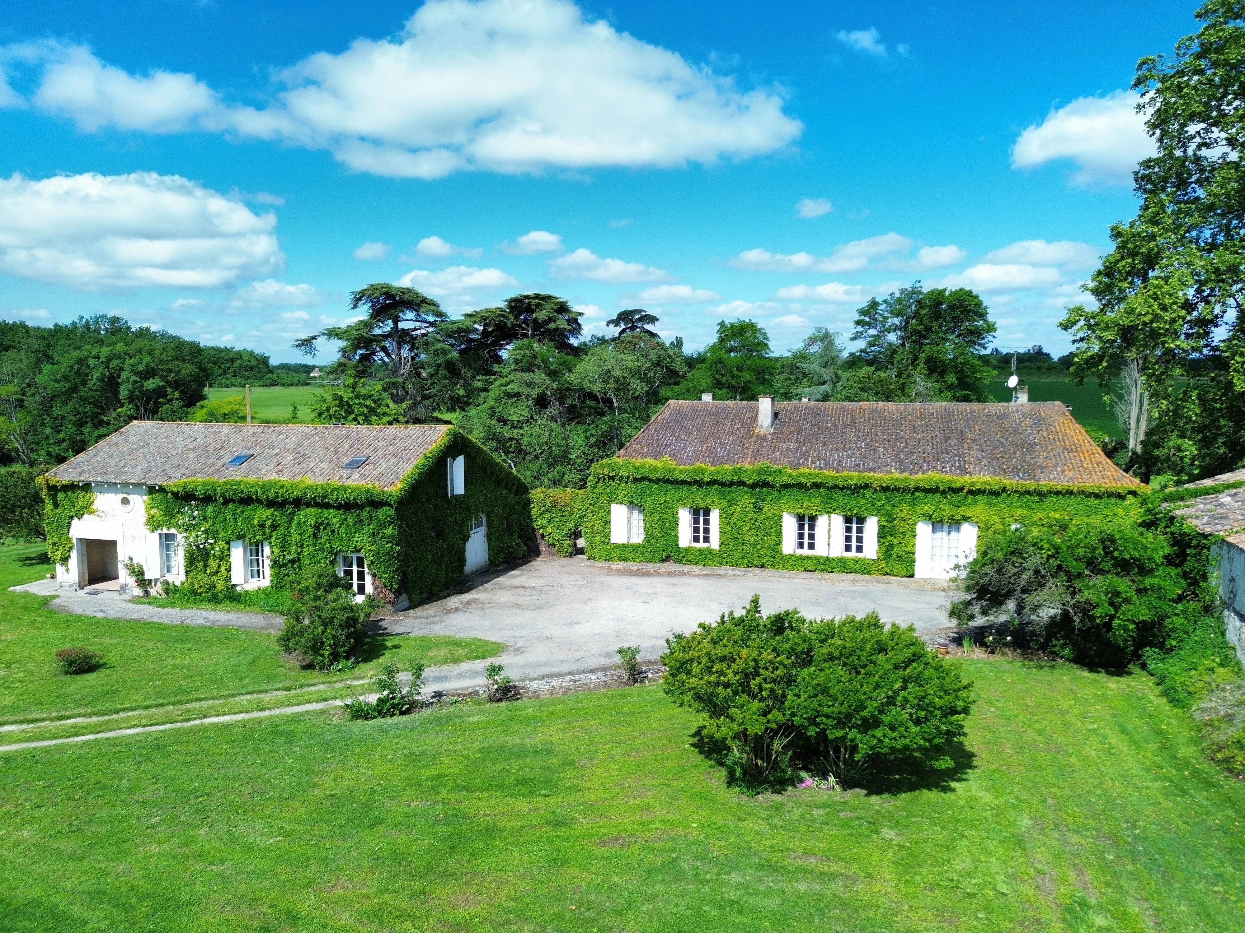 Two-house property with 3 ha and outbuildings in peaceful, private setting