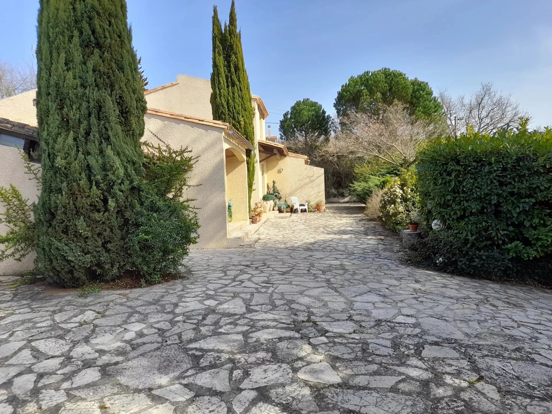 Mediterranean villa, garden and commanding views