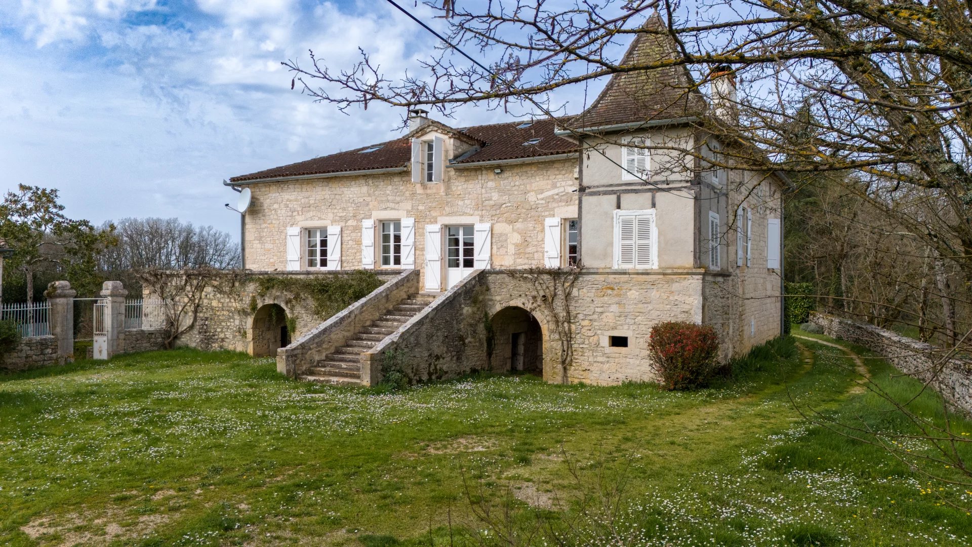 Coup de Coeur! Belle maison Quercynoise avec piscine et dépendance.