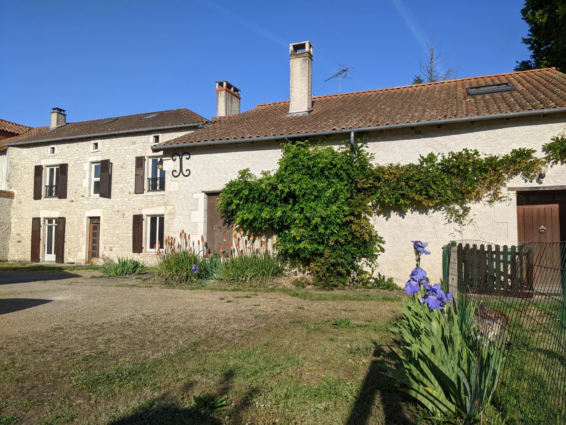 A large 3 bedroom property, with a second attached property for families/friends, close to Chauvigny.