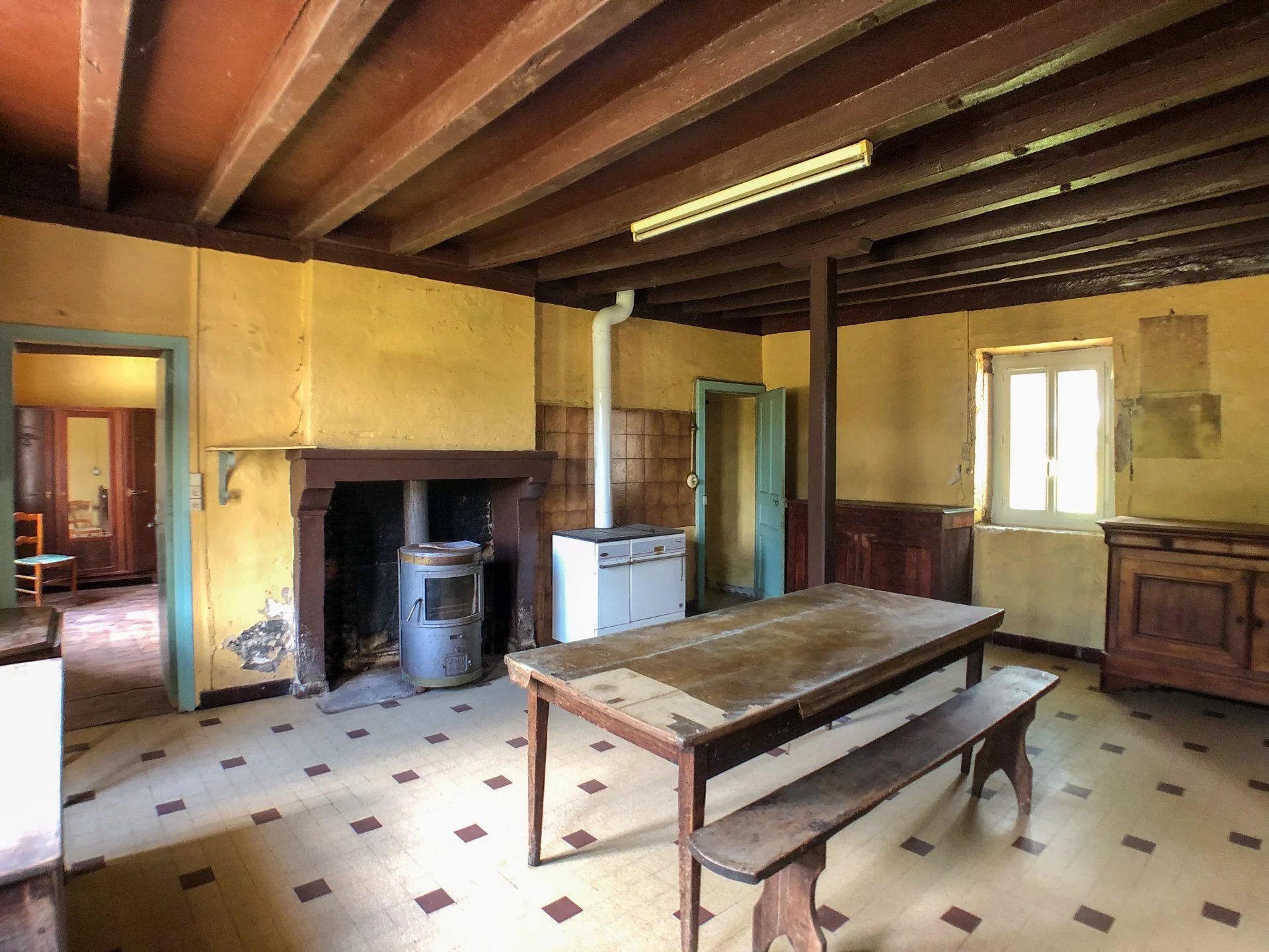 Maison de plain-pied de 3 chambres avec grange et jardin