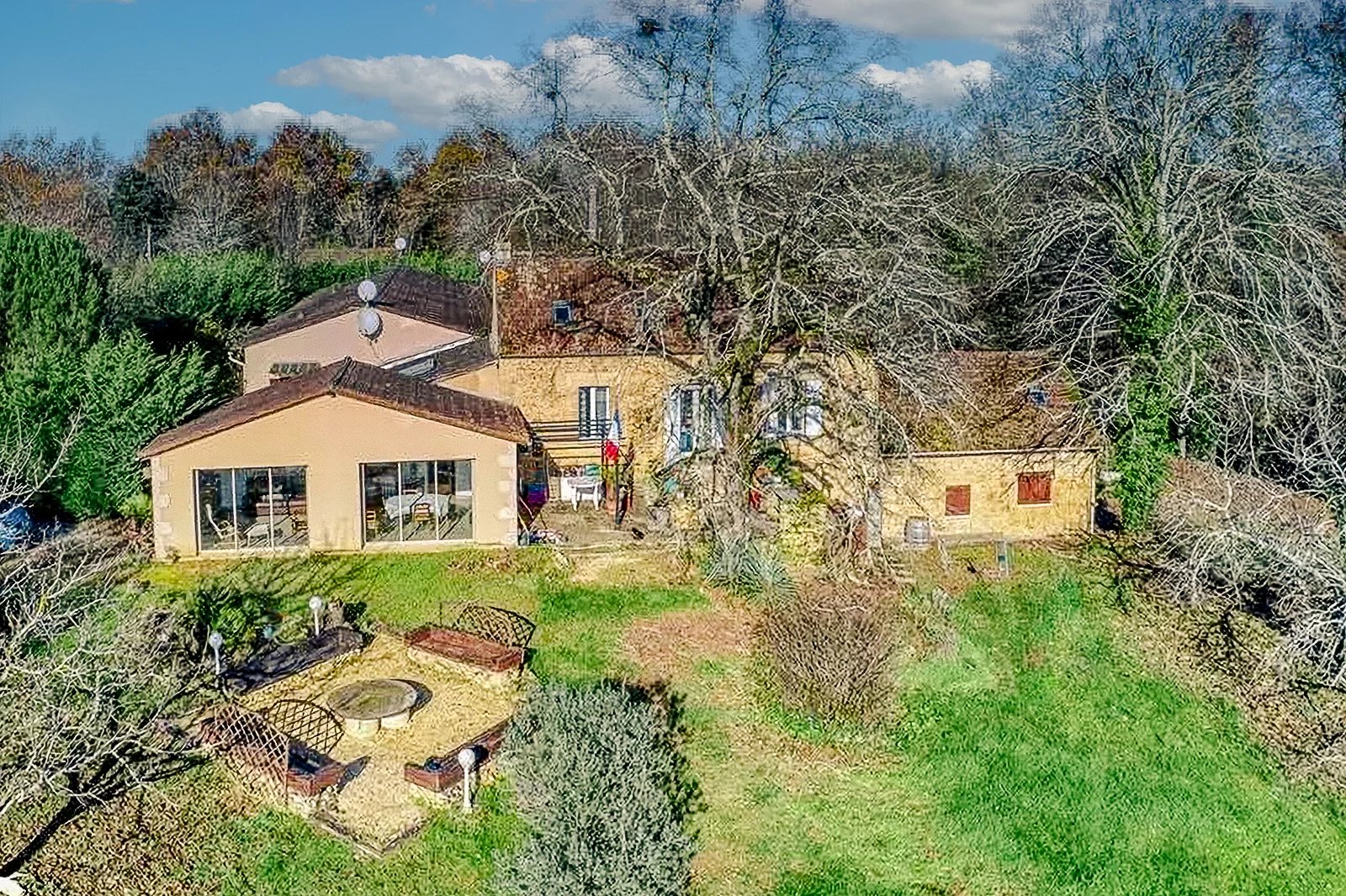 Contemporary house and 7 gites on the outskirts of Sarlat