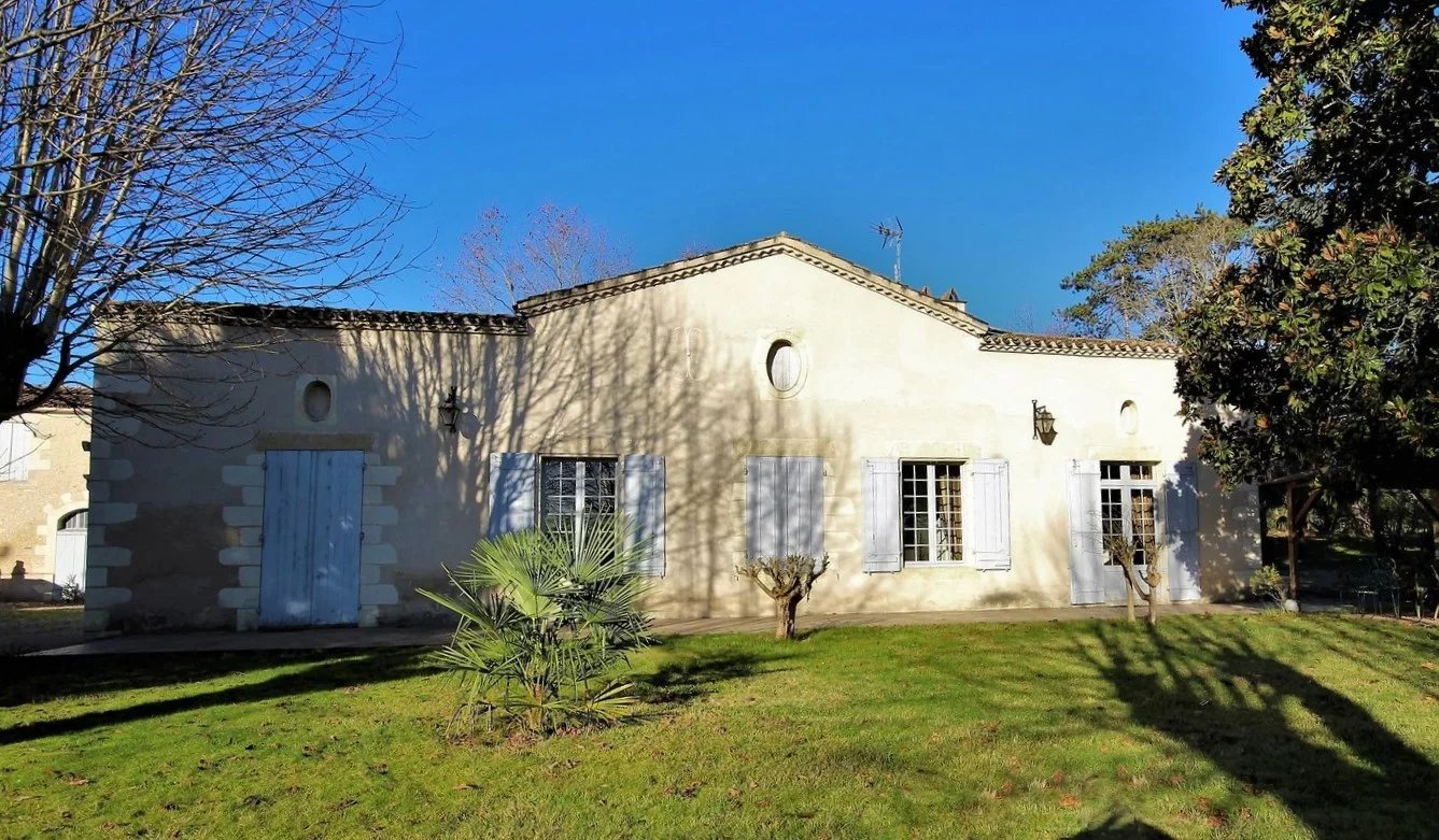 Very beautiful 350m2 house in high quality close Marmande