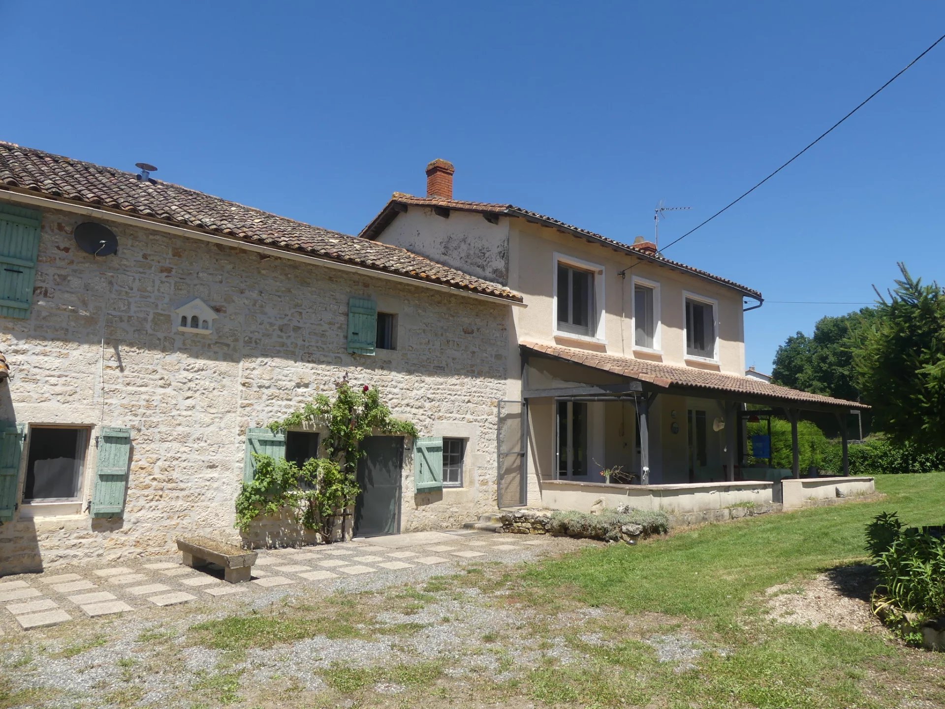 Belle maison avec gite, dépendances et grand jardin