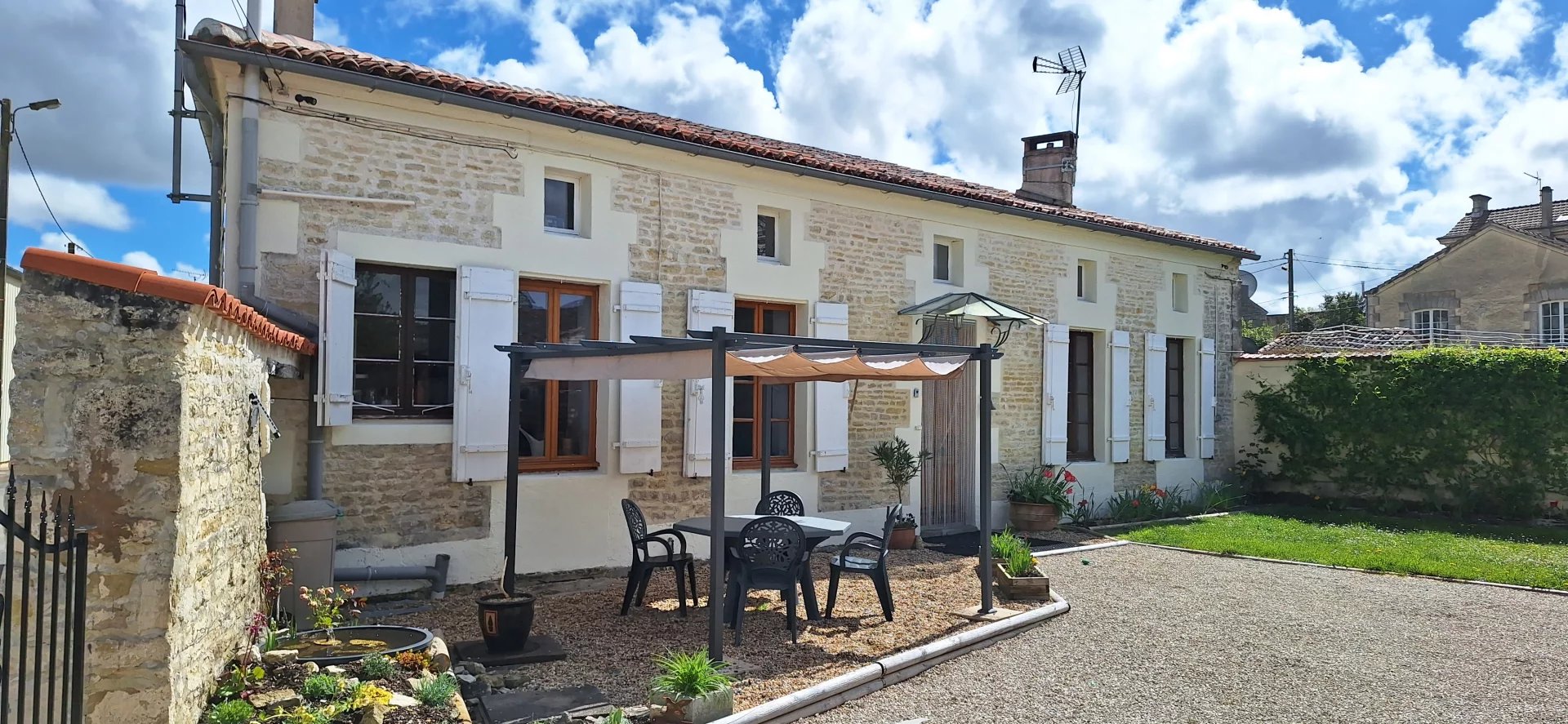 Stone cottage with courtyard and garden