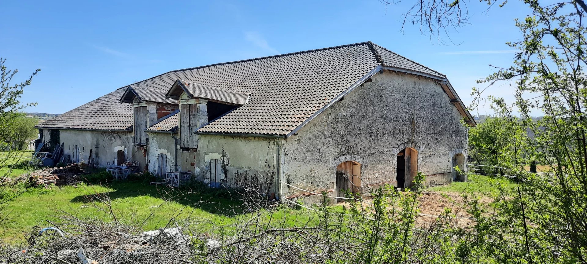 Lovely barn with planning permission in a peaceful setting