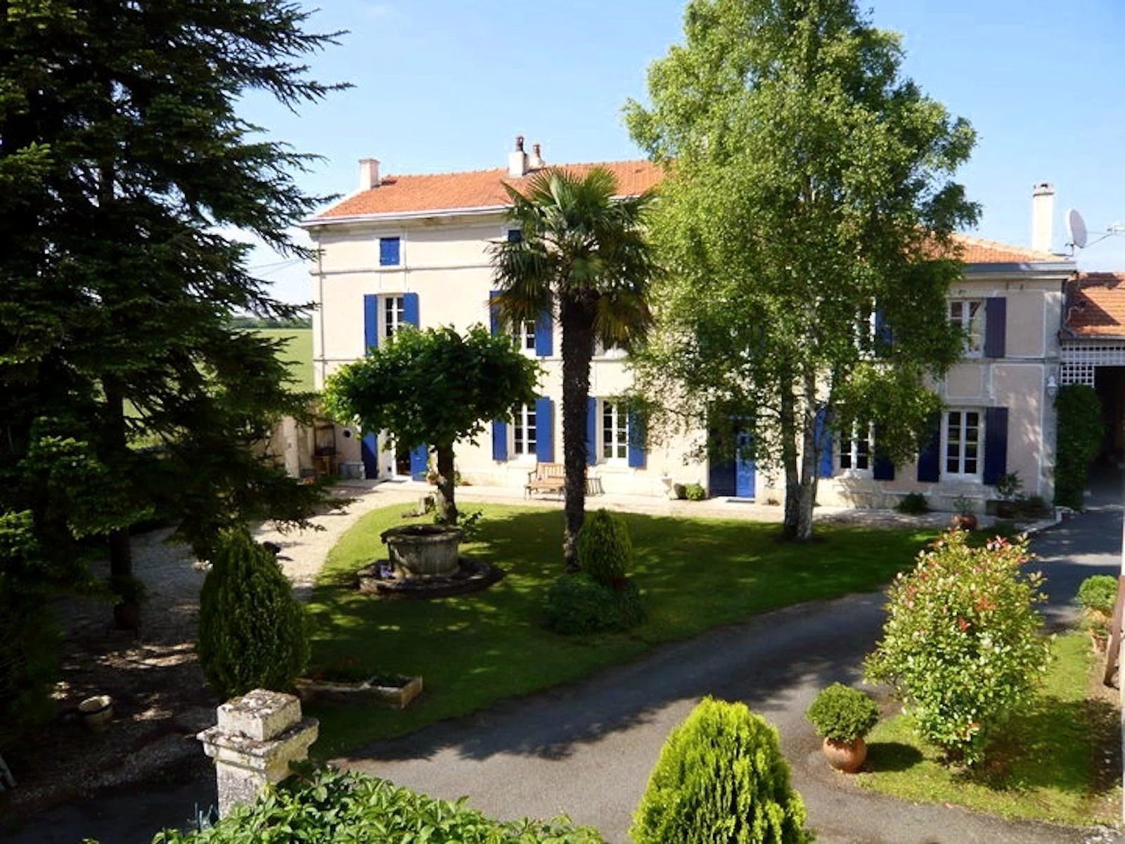 Superb renovated Manoir with five Gites