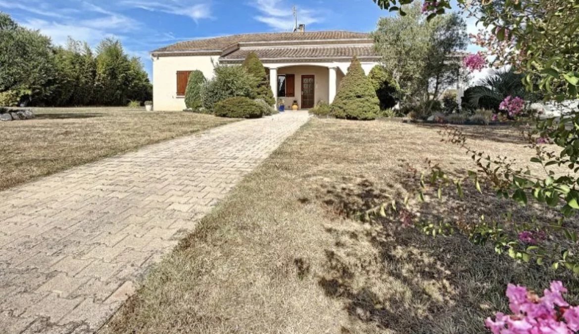 Maison spacieuse de 3 chambres avec jardin et piscine