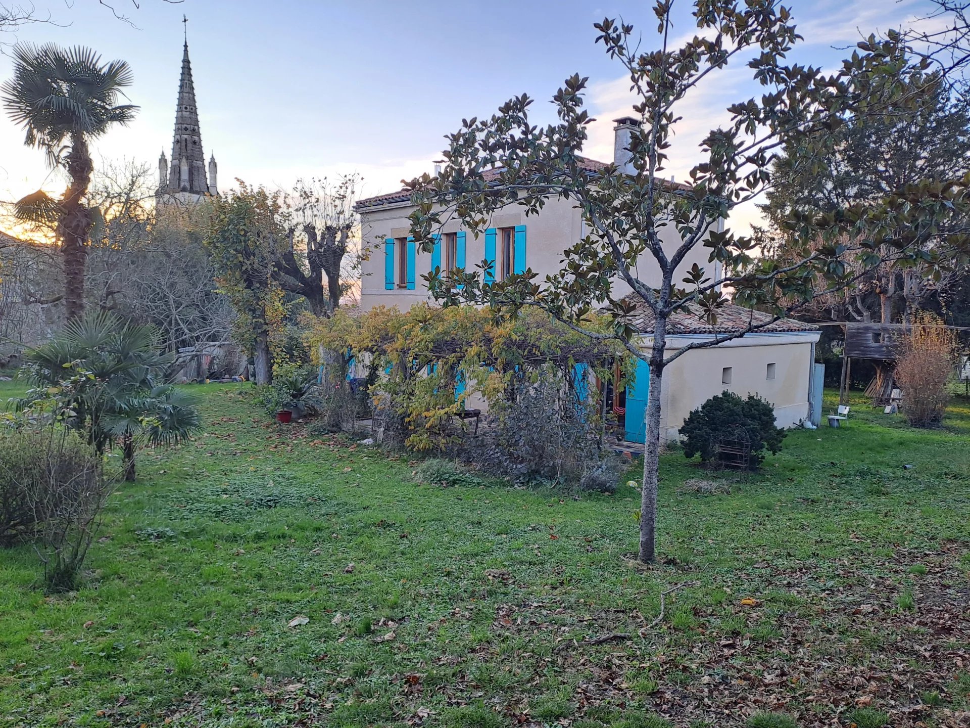 Former presbytery full of charm to discover quickly