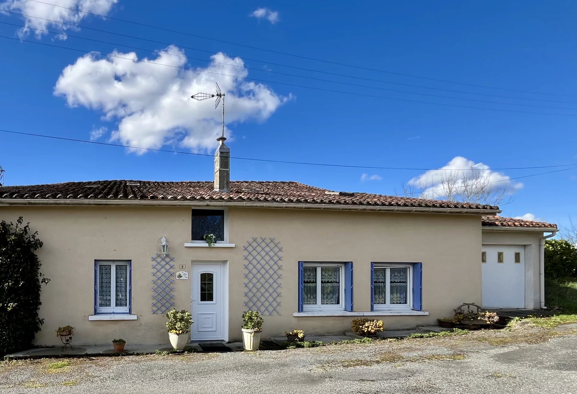 Lovely country house with exceptional panoramic views