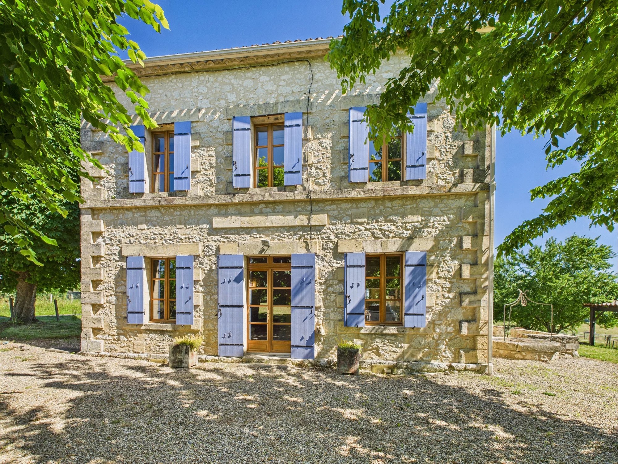 Maison en pierre avec vue - Dorgogne - clé-en-main