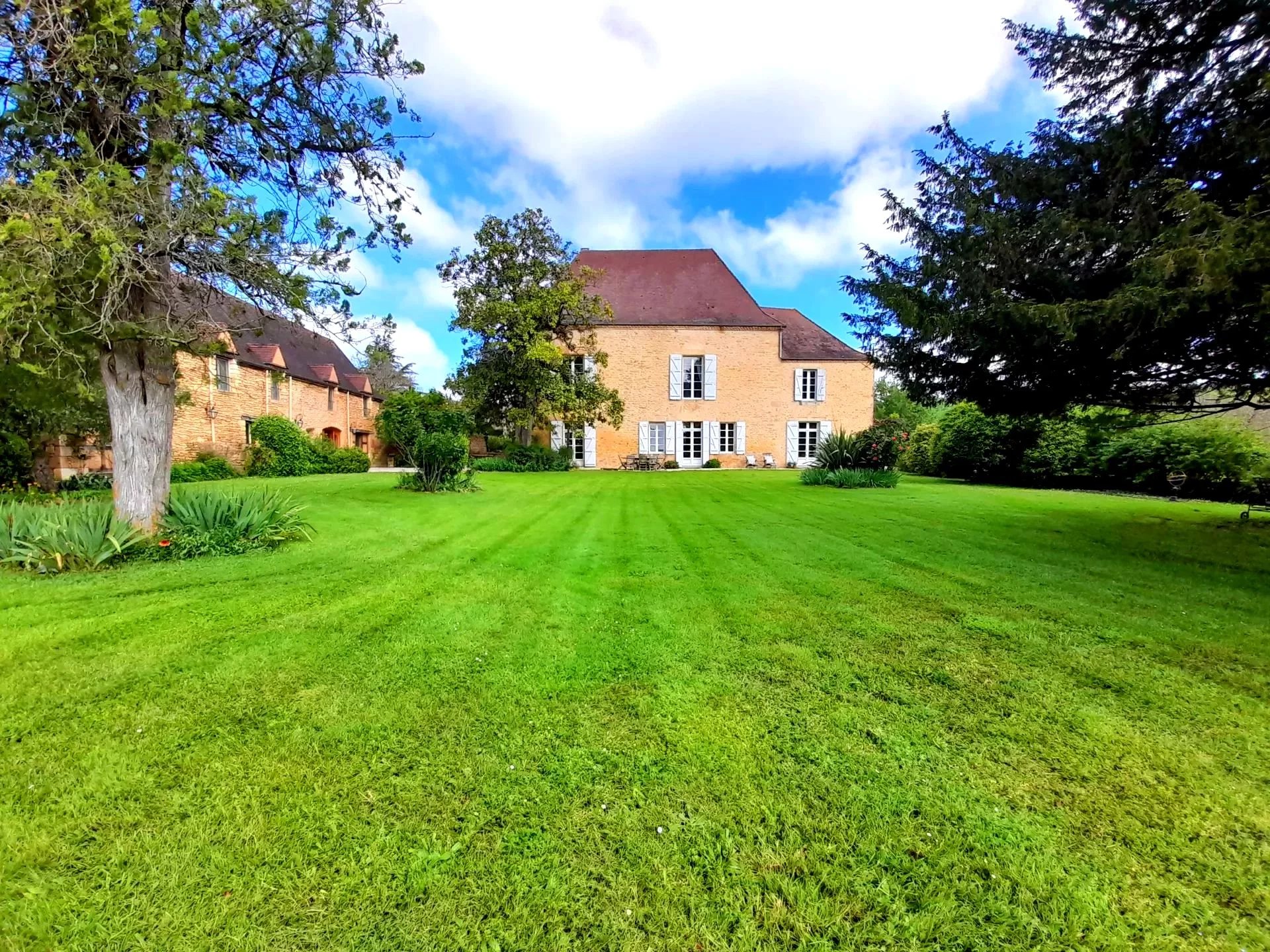 Magnificent 15th Century Manor house with 2nd house and 2 bed apartment