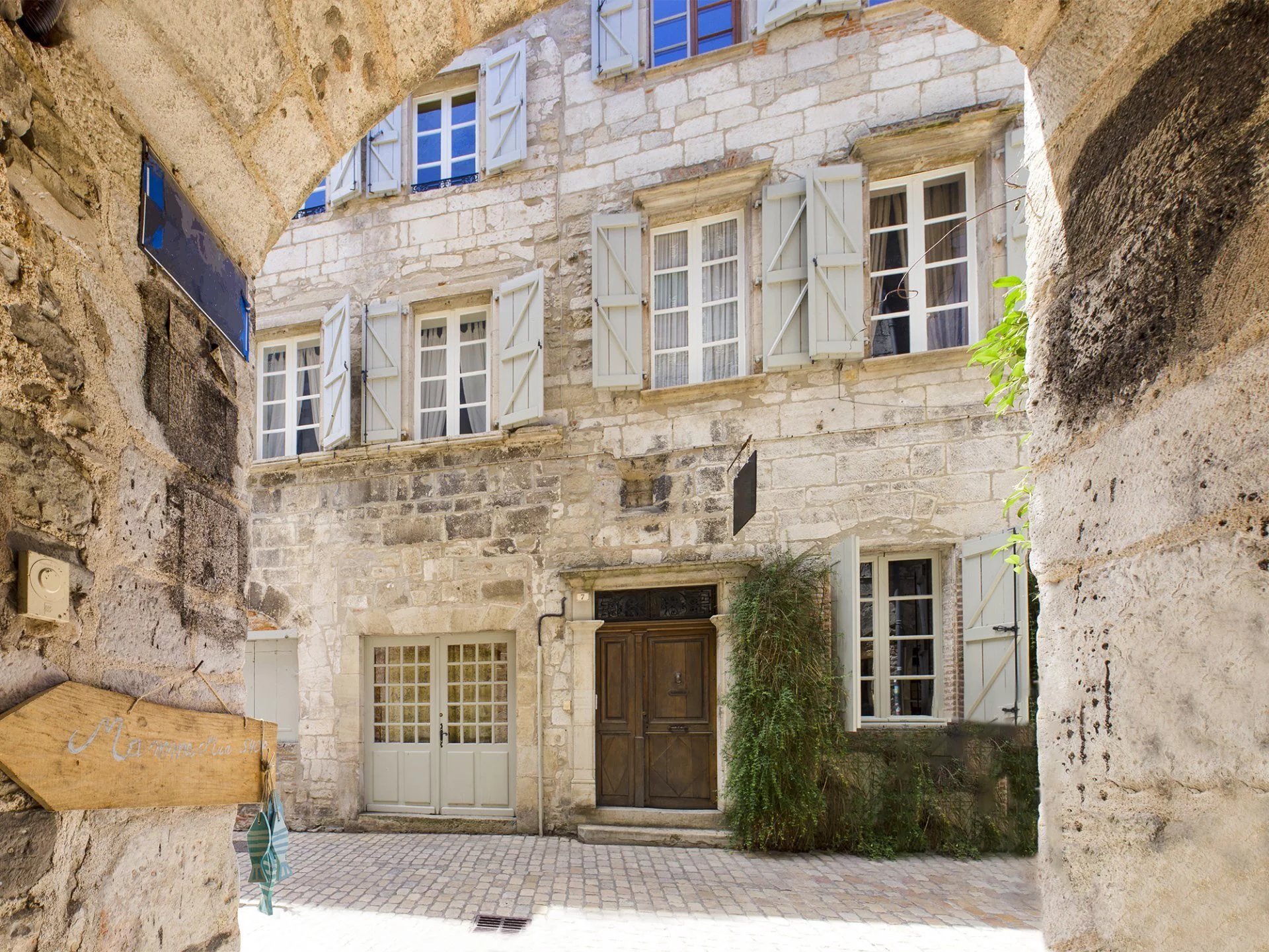 13th century grand house at the heart of St Antonin Noble Val