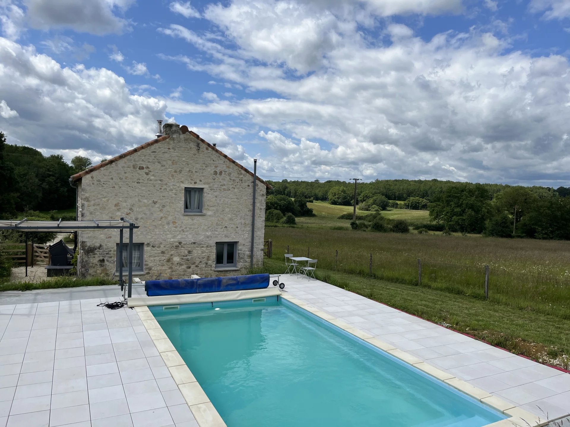 Pretty stone house set in a tranquil location