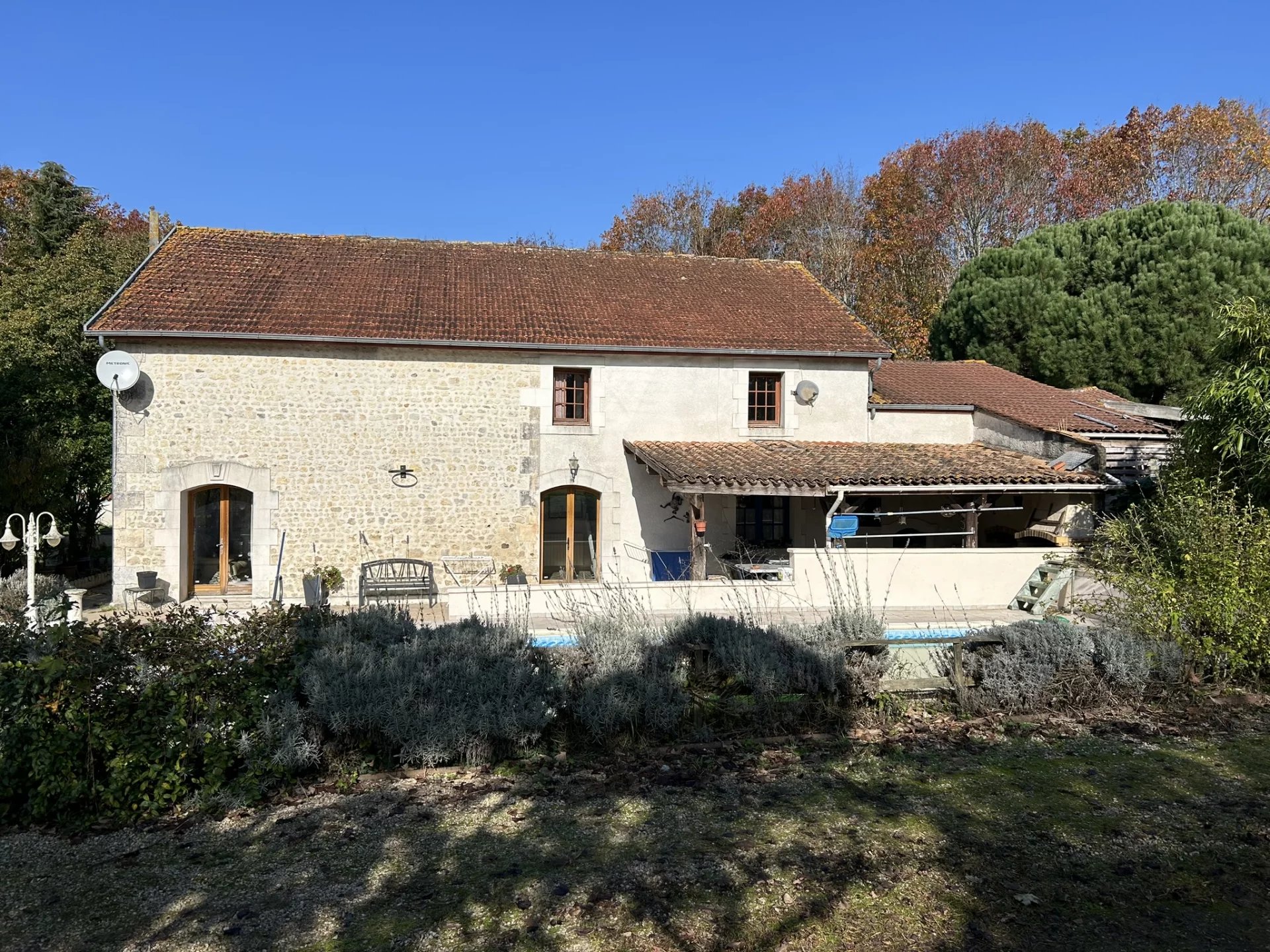 Grande maison de 6 chambres avec maison d'amis