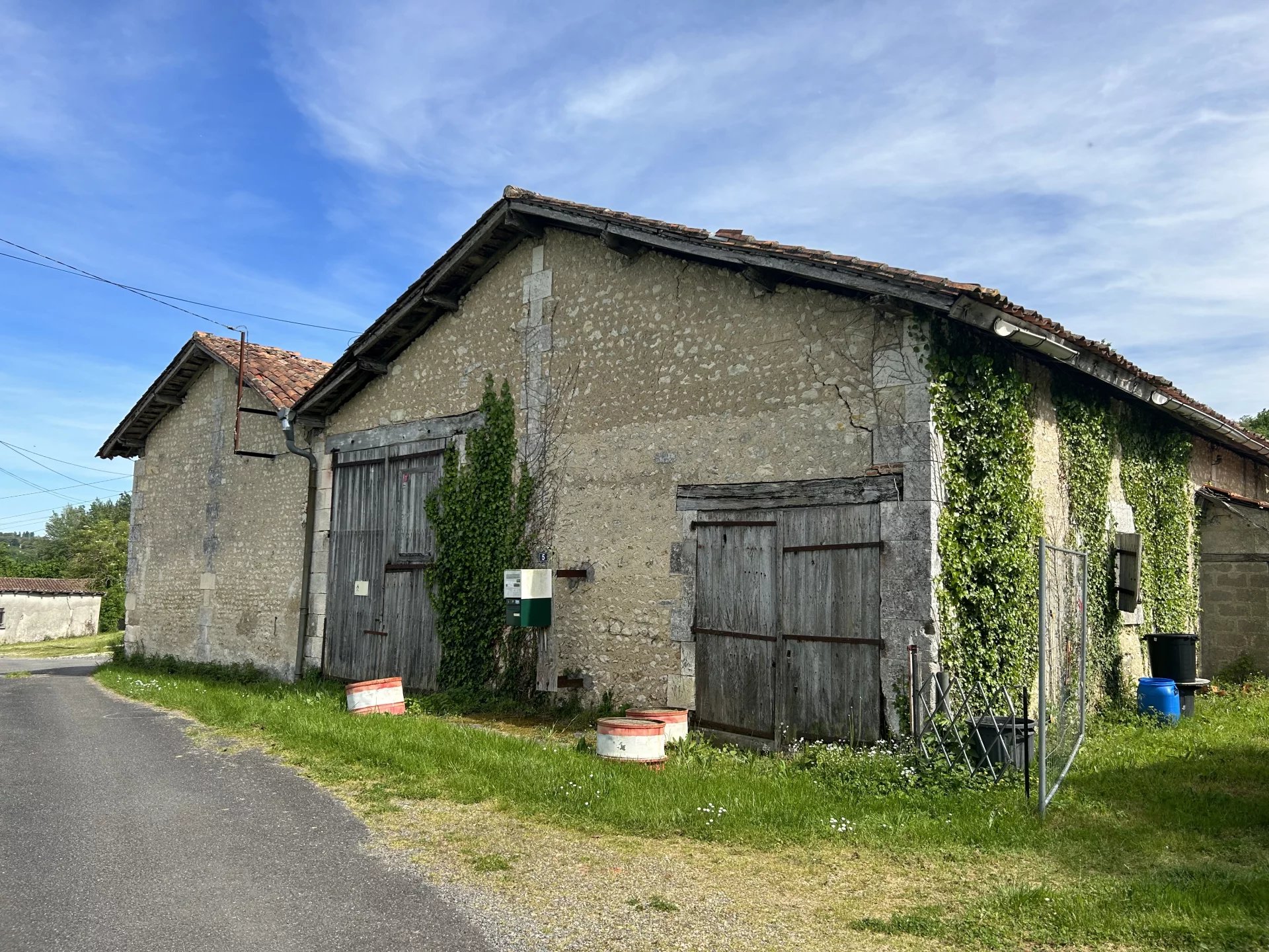 Beautiful barn for conversion project on certified GMO free land