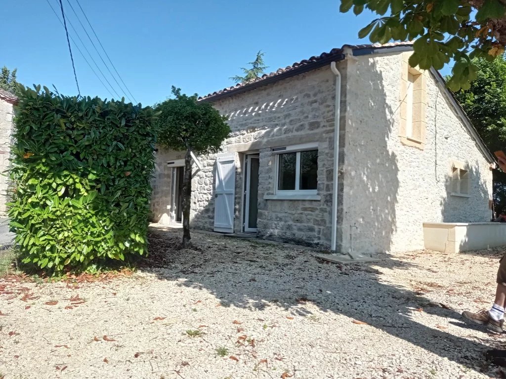 Charmante maison en pierre de plain pied avec jardin