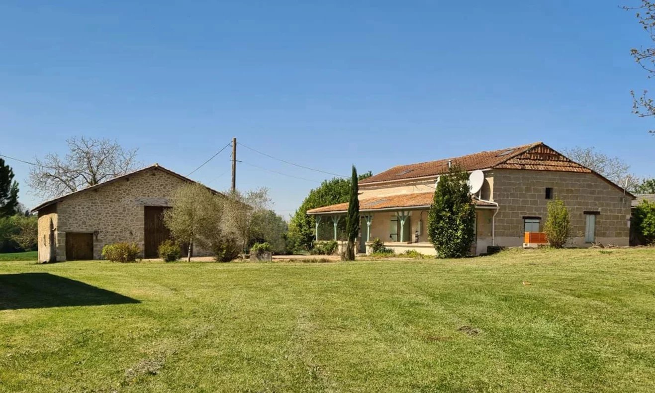 4 bedroom property in idyllic setting between Lauzun and Miramont-de-Guyenne