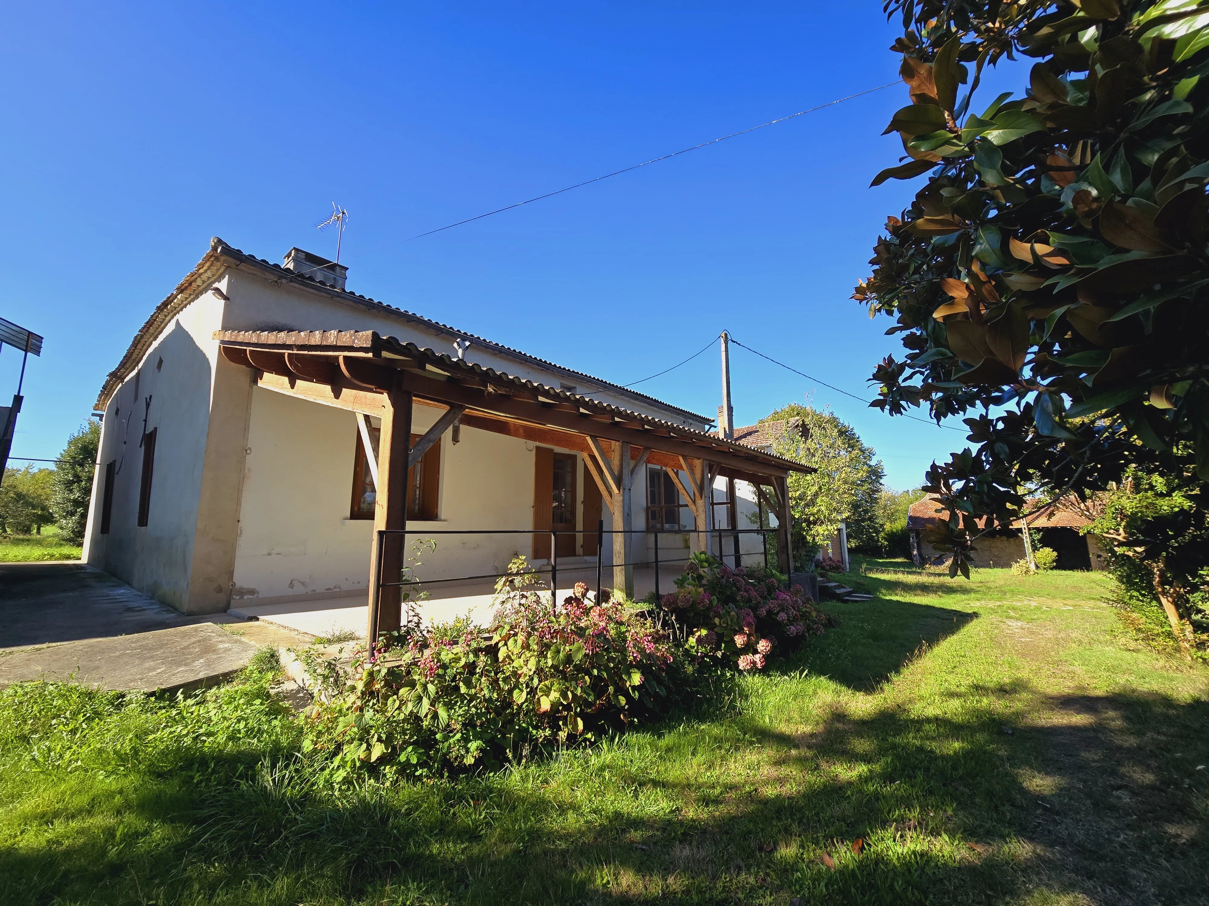 Hameau en attente d'être aménagé à 2 minutes d'EYMET !