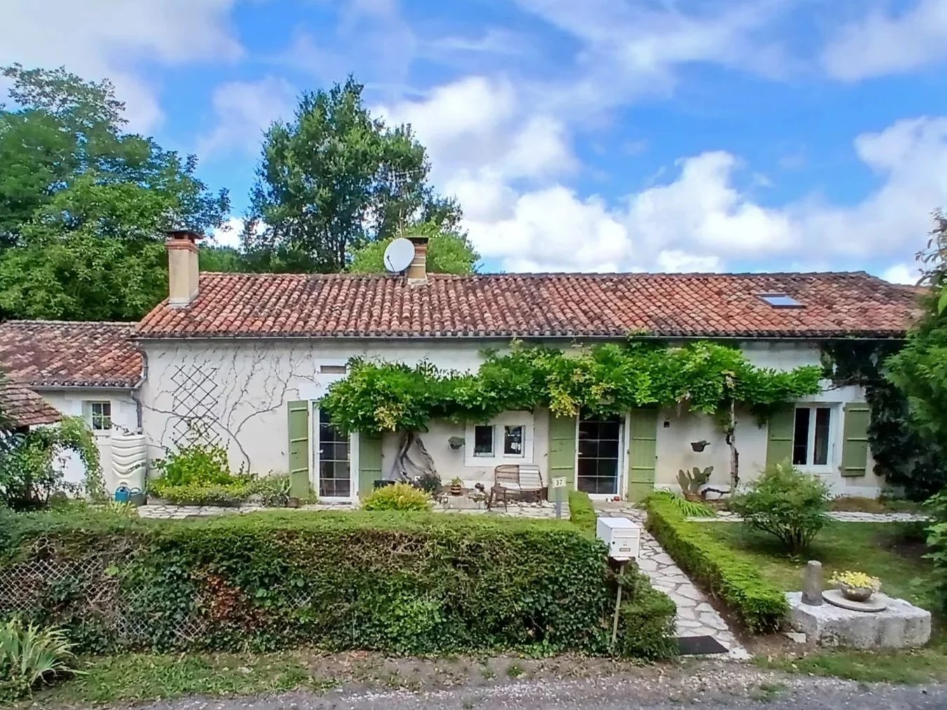 Fabuleuse longère de cinq chambres avec vue imprenable.