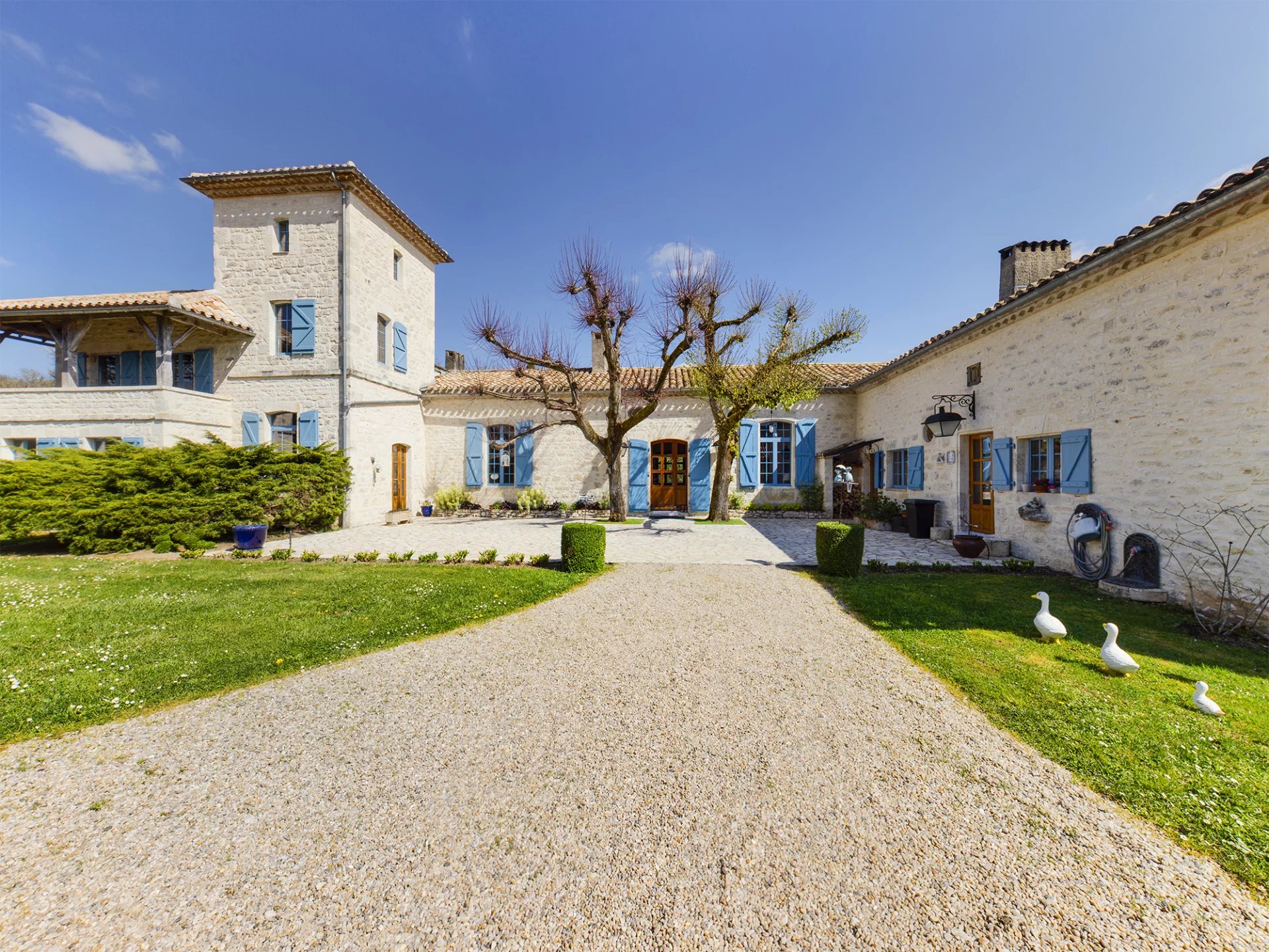 Impressive and charming property with panoramic views