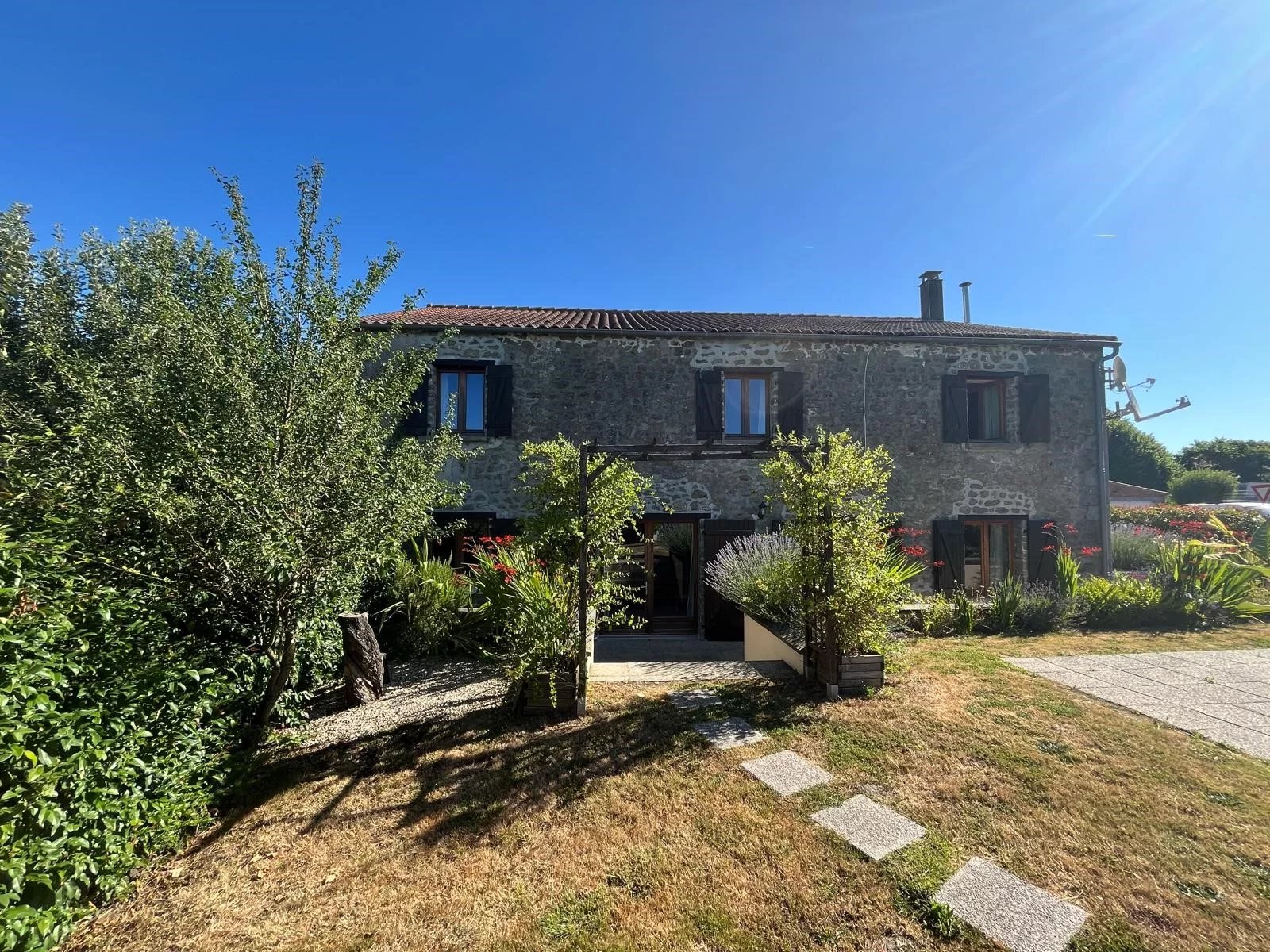 Belle maison familiale rénovée de 4 chambres